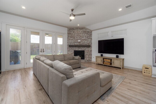 Building Photo - 2572 Ravenna Ct