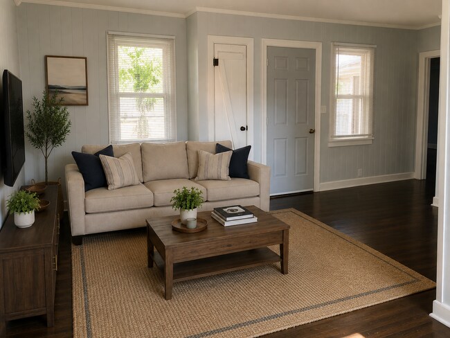 Building Photo - 3 Bedroom, 1 Bath House for Rent – Cozy & Convenient!