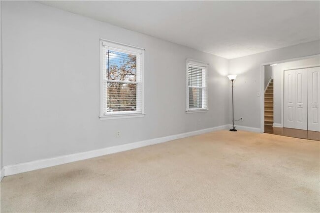 Building Photo - 888 Chartley Dr SW