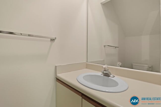 Building Photo - Updated Wyndemere Condo at Yacht Cove – Fr...