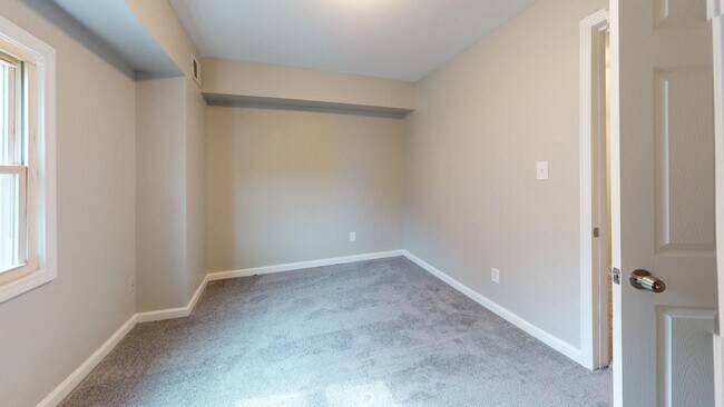 Building Photo - Old Brooklyn Area - 4 Bedroom - 1 Bath - Single Family Home