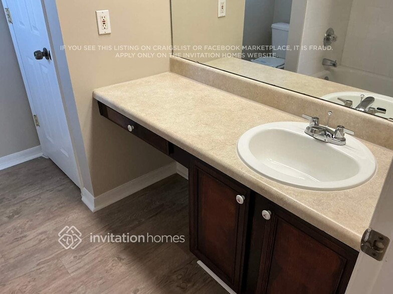 Building Photo - 7736 Rockridge Dr W