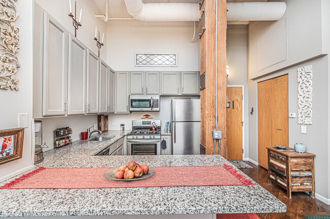Building Photo - 601 Linden Pl