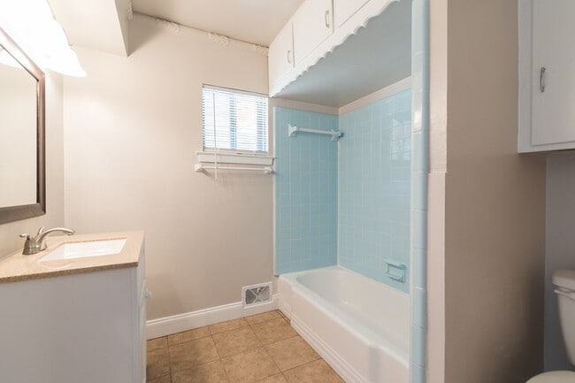 Building Photo - 6912 Clearglen Dr