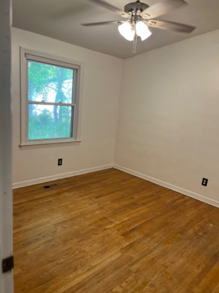 Building Photo - 729 Glensford Dr