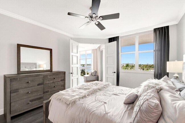 Building Photo - 804 E Windward Way