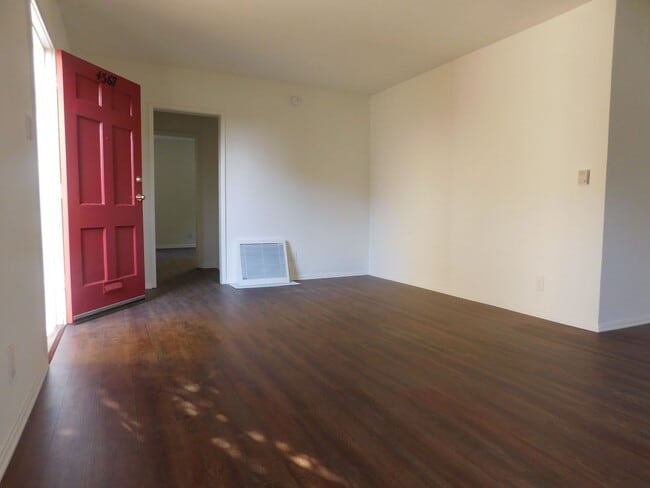 Building Photo - Sunset Drive, 4363-4377