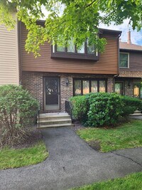 Building Photo - B7 Scotty Hollow Dr