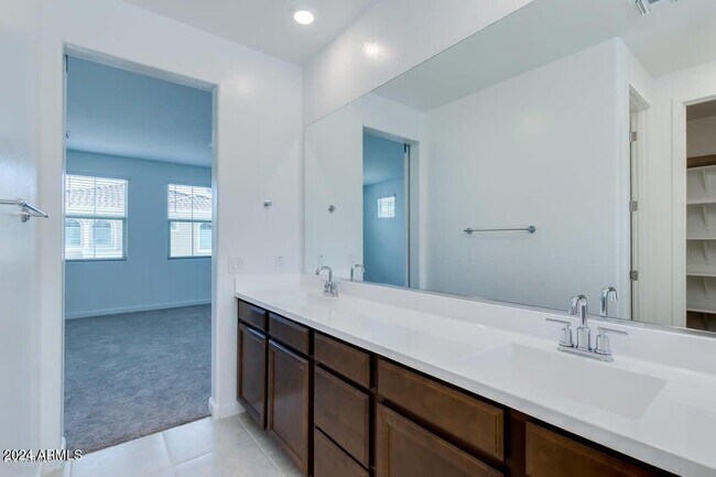 Building Photo - 1168 E Sabino Dr