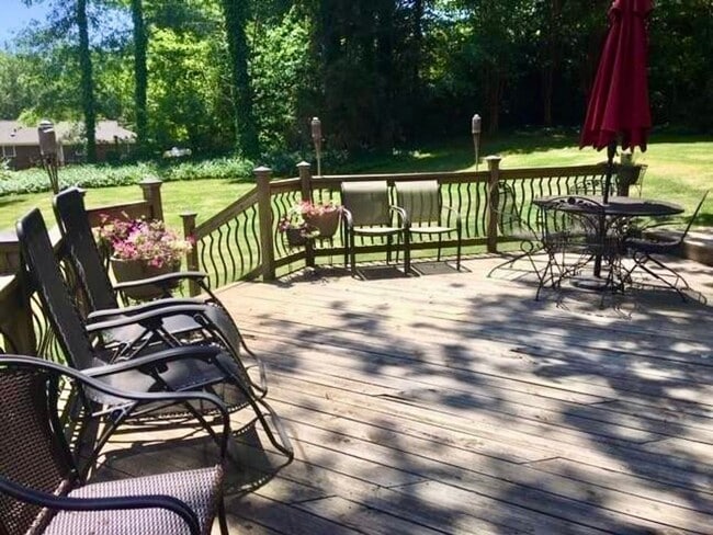 Building Photo - 231 Grove Dr