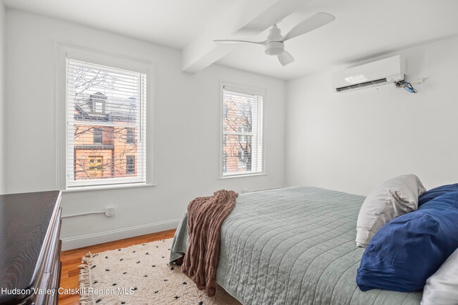 Building Photo - 417 Warren St