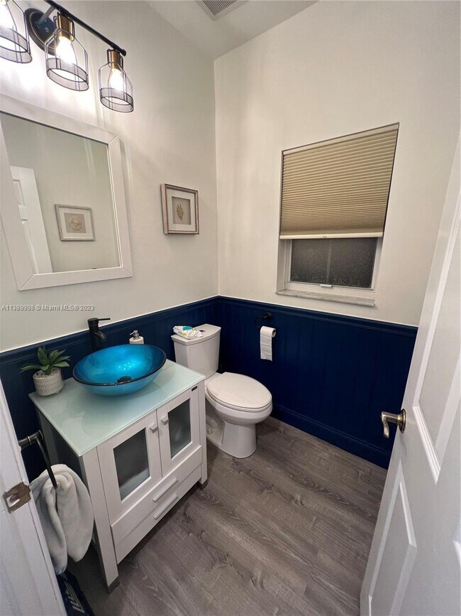 Building Photo - 1140 Cliffrose St