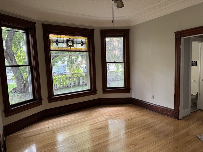 Building Photo - 415 W Grand Ave