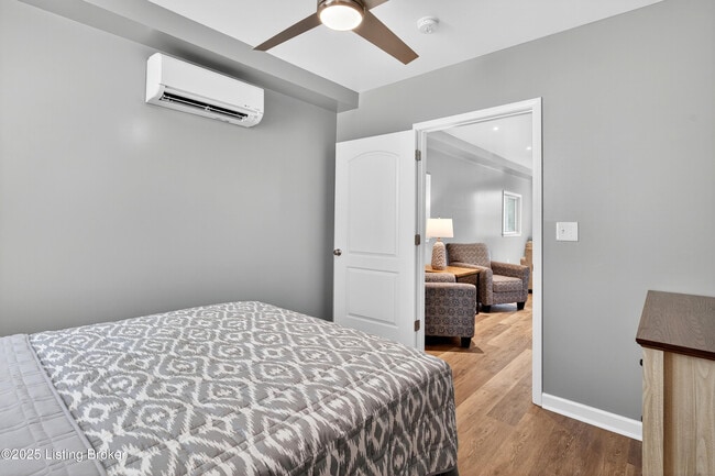 Building Photo - 1537 W Market St