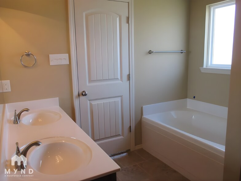 Building Photo - 158 Harvick Cir