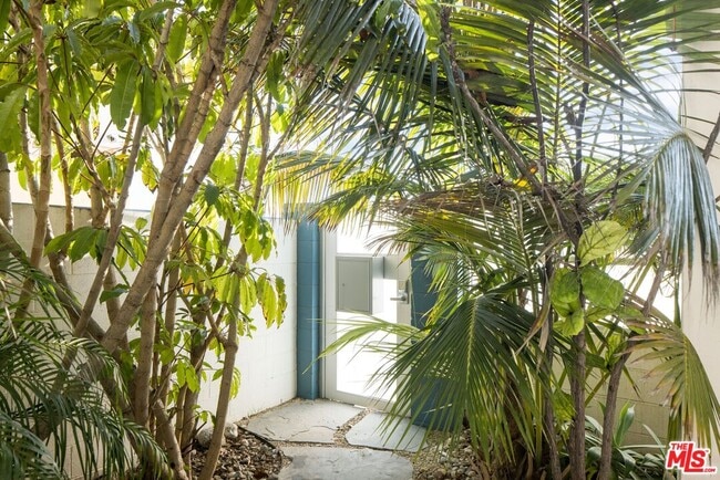 Building Photo - 1347 Palisades Beach Rd