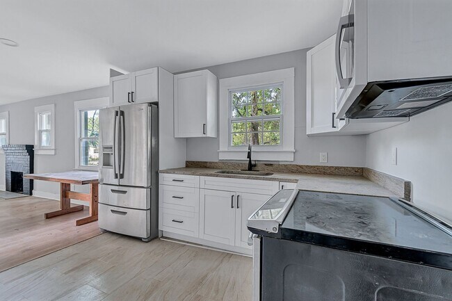 Building Photo - ***TWO WEEKS FREE*** Charming 2BR Home for Rent in Jacksonville