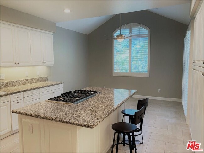 Building Photo - 732 Palisades Dr