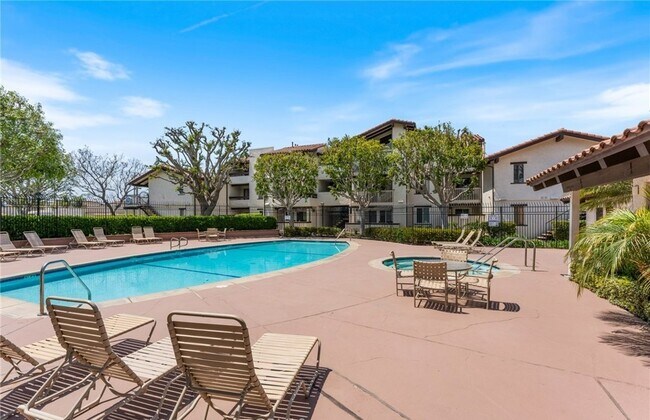 Building Photo - 21372 Brookhurst St