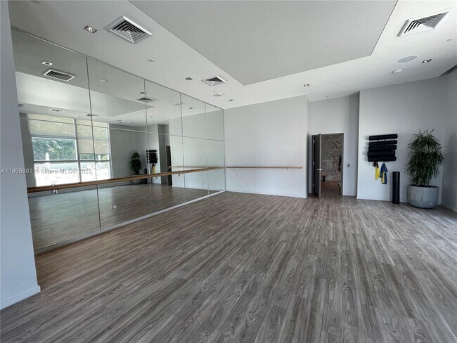 Building Photo - 1100S S Miami Ave