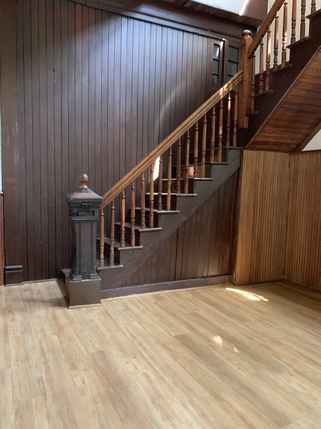 Entry staircase - 2317 Whittemore