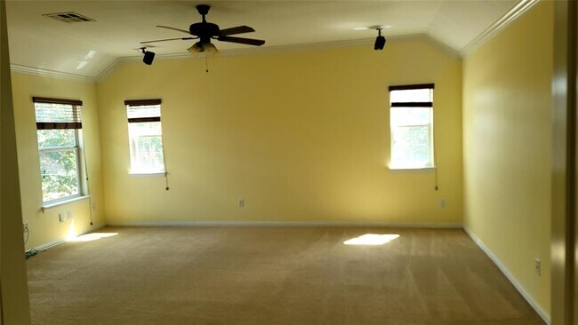 Building Photo - 303 Kati Ln
