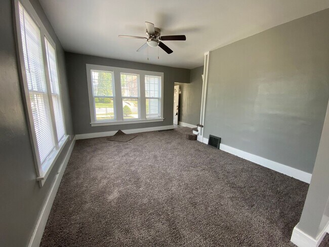 Building Photo - -520/522