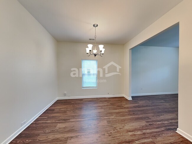 Building Photo - 2311 Foxy Dr