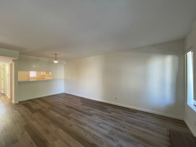 Building Photo - SHERMAN OAKS!!!: FANTASTIC 2 BEDROOM + 1 1...
