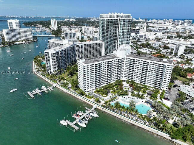 Building Photo - 1500 Bay Dr E