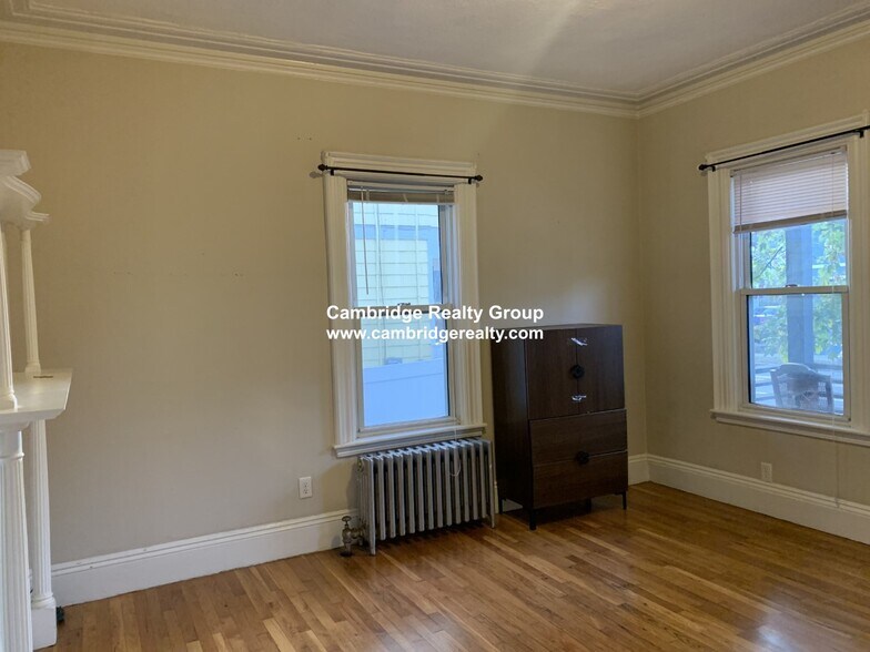 Building Photo - 44 Cameron Ave