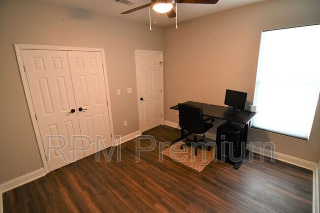 Building Photo - 2582 Boudreaux Ave