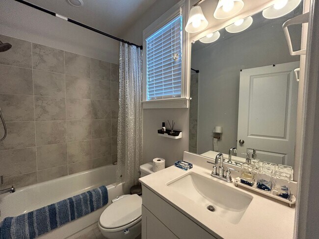 Building Photo - 413 Kinross Ln