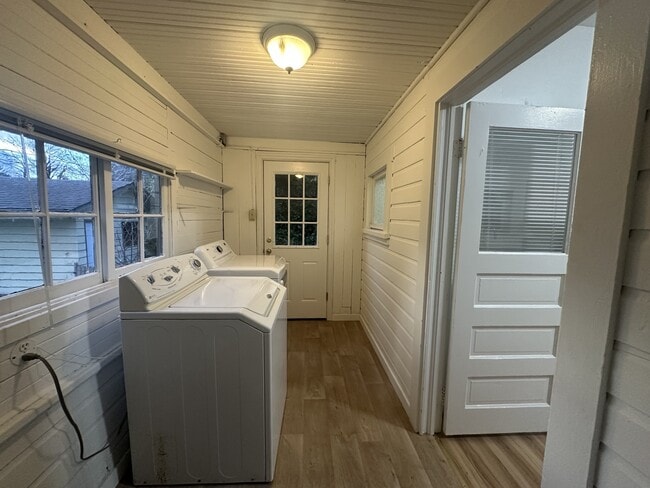 Building Photo - 7951 Maple Ave SE