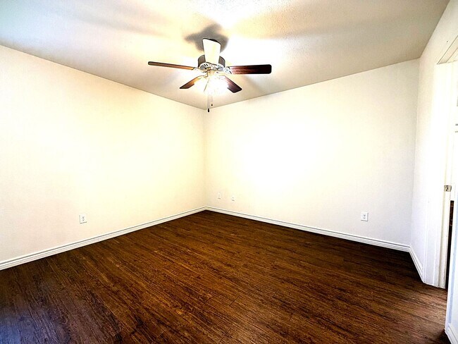 Building Photo - 1511 Justin Lp