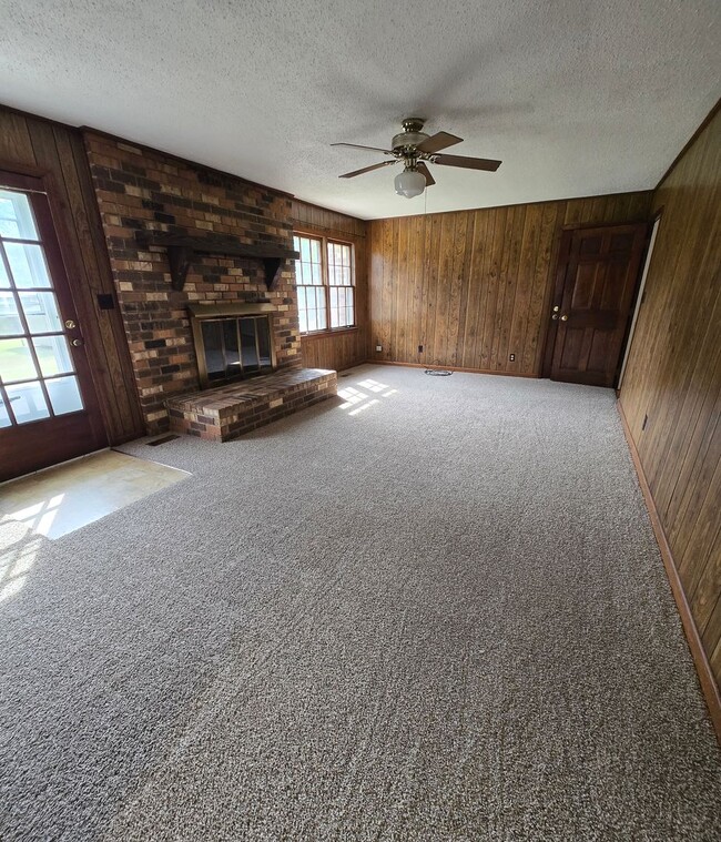 Building Photo - Beautiful 3-Bedroom Home with Bonus Room i...