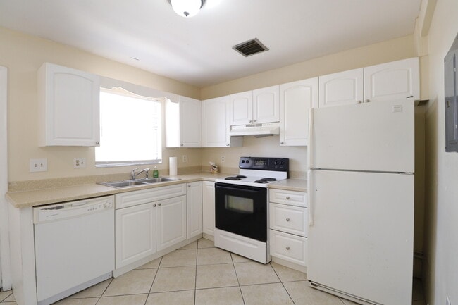 Building Photo - 2016 S 10th St