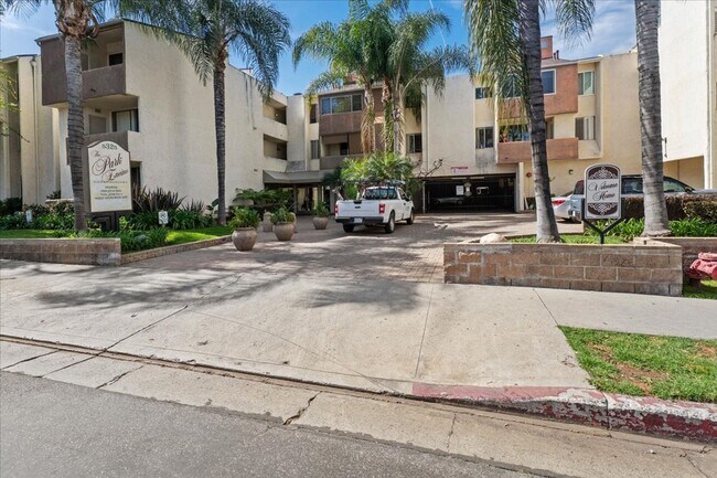 Building Photo - Bright Upper Level Encino Condo with Balcony, Fireplace, and Resort-Style Pool