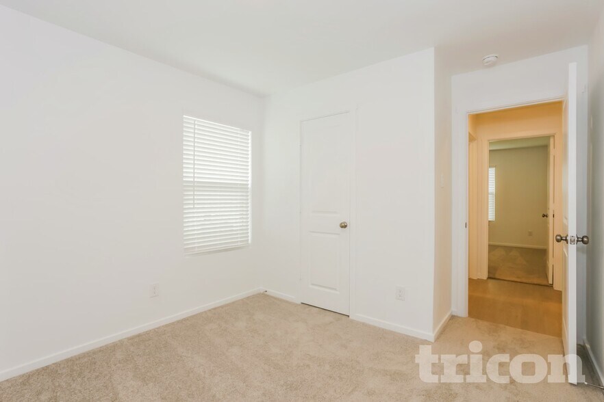 Building Photo - 15249 Bullfighter Blvd