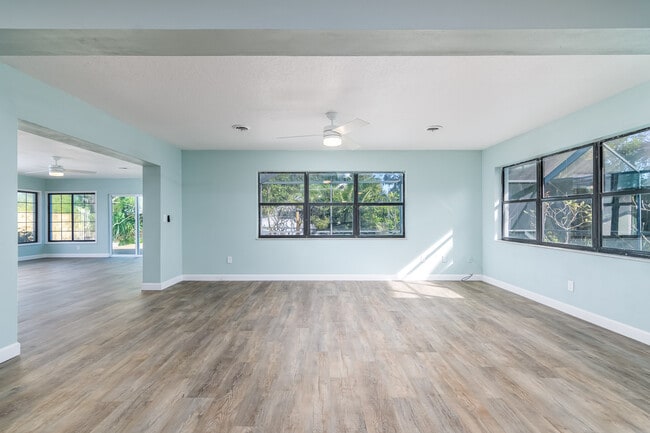 Building Photo - 1 W Point Dr