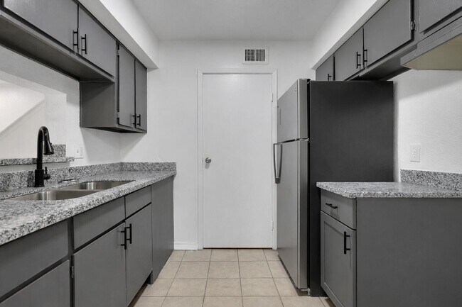 Building Photo - 12610 Ashford Meadow Dr