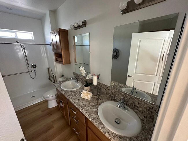 Building Photo - 17 Dart St