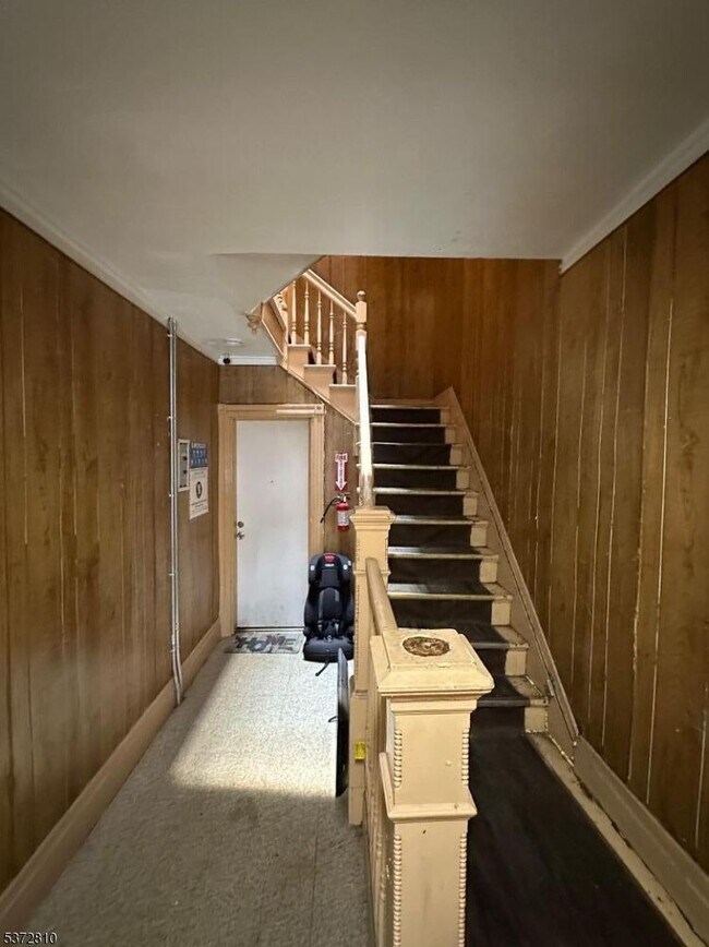 Building Photo - 56 Vanderpool St