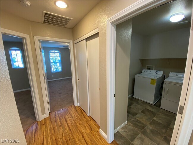Building Photo - 10273 Headrick Dr