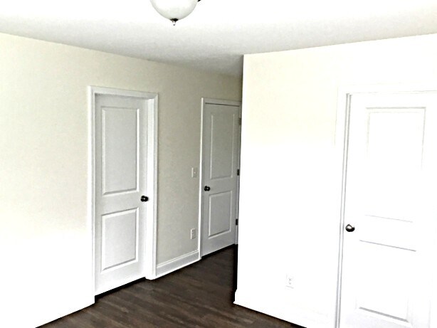 Building Photo - 4942 Trayton Ave