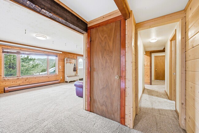 Building Photo - 6060 Kilimanjaro Dr