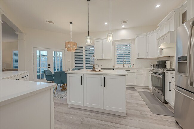 Building Photo - 643 Avery Dr