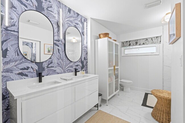 Building Photo - 2474 Bedford Mews Dr