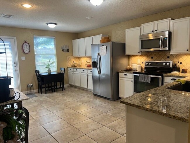 Building Photo - ***Wheeler Ridge*** Newly Remodeled Home J...