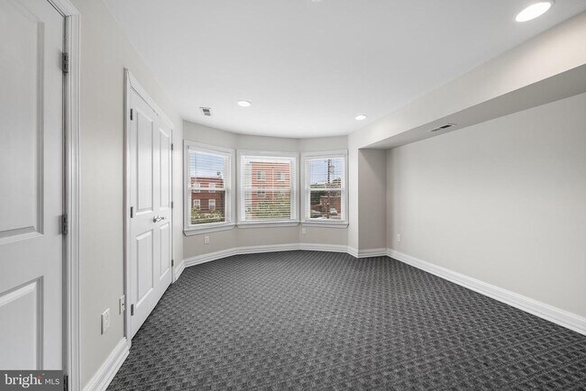 Building Photo - 619 S 42nd St